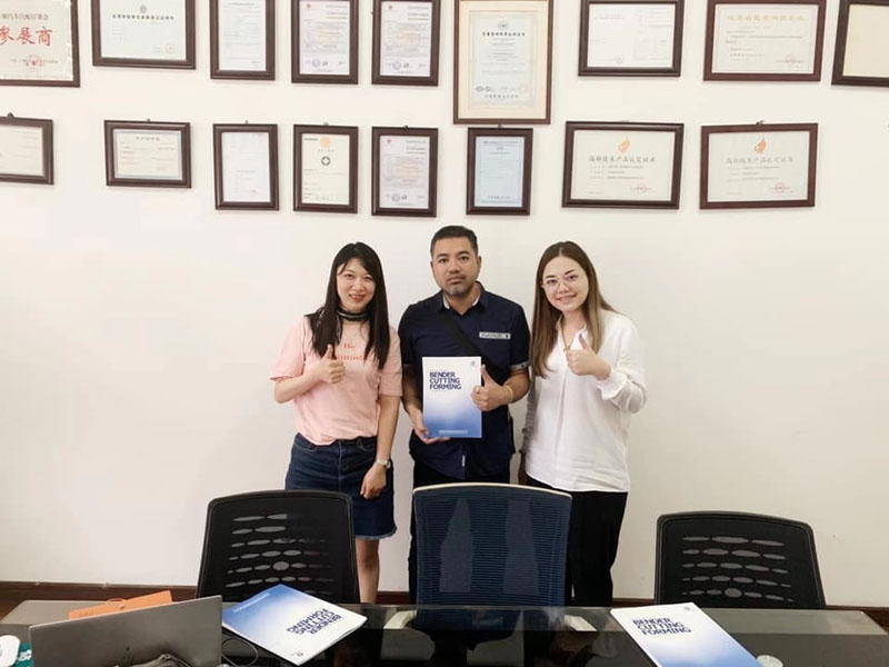 泰國(guó)客戶(hù)來(lái)華舜洽談業(yè)務(wù)